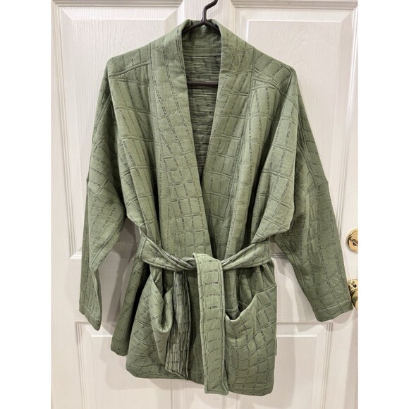 NWT Nike Yoga Therma-FIT Luxe Sz M Reversible Kimono Wrap Jacket Green Oversized - Picture 1 of 11